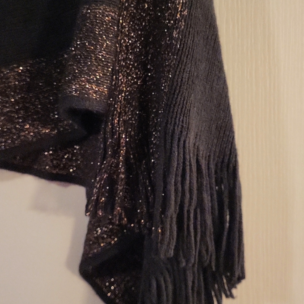Sweater/Poncho - Picture 2 of 3
